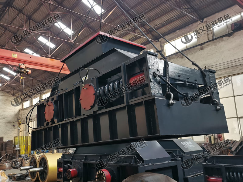 時產(chǎn)30噸對輥破碎機(jī)有哪些結(jié)構(gòu),有哪些型號? 時產(chǎn)30噸對輥破碎機(jī)有哪些結(jié)構(gòu),有哪些型號?