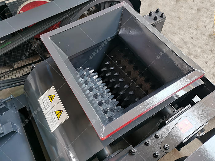 2PGC450x500雙齒輥破碎機發往吉林四平