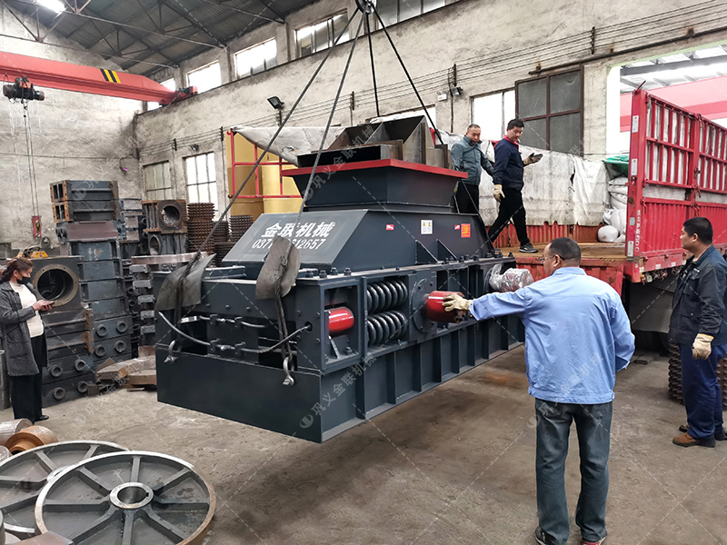 2PG1007型直連式對輥破碎制砂機發貨圖片