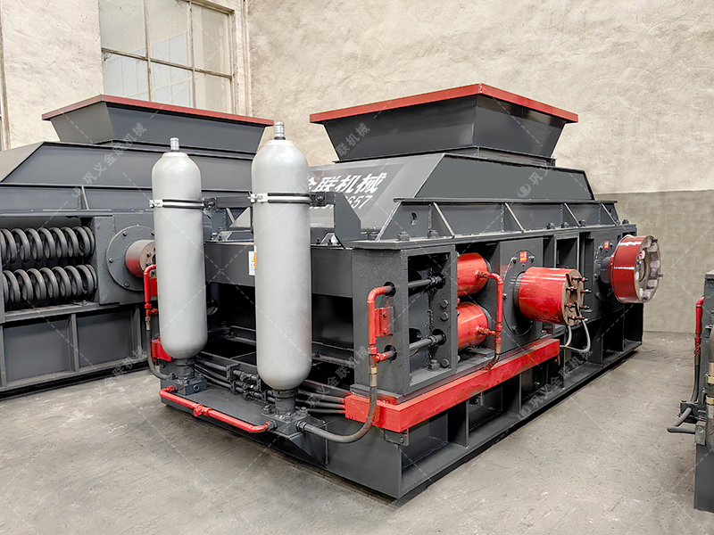 在挑選白云石對輥破碎機生產廠家時,該考慮哪些因素呢? 在挑選白云石對輥破碎機生產廠家時,該考慮哪些因素呢?