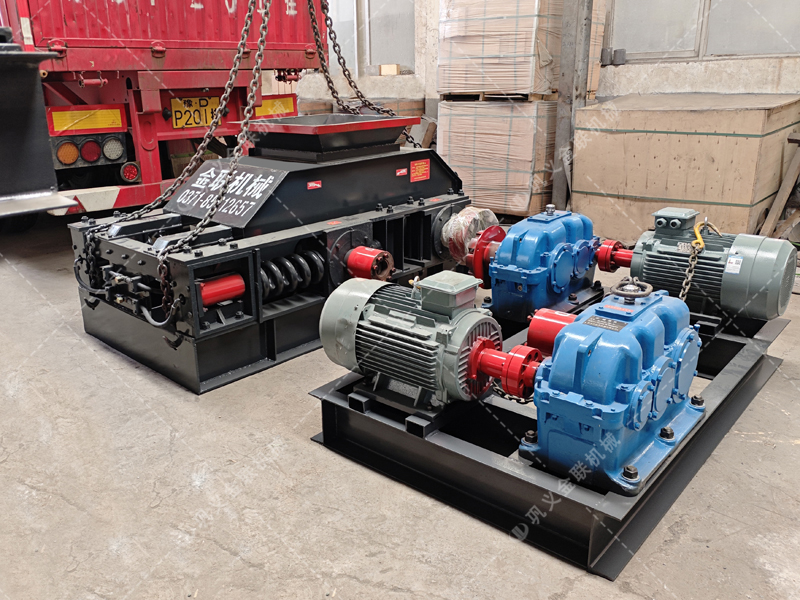 面對大塊高硬度的原煤與煤矸石，雙齒輥破碎機憑什么能“啃”得動？